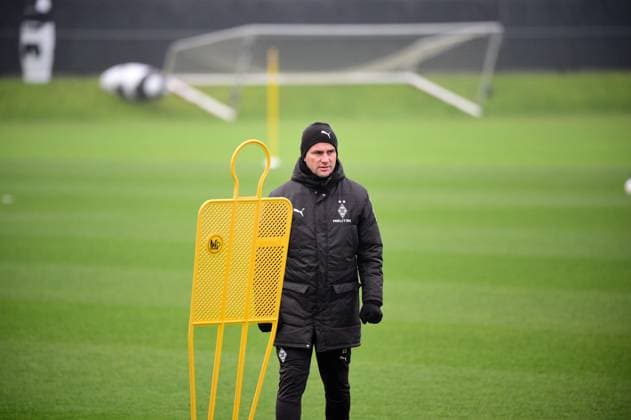 02.01.2025; Moenchengladbach; Fussball, Herren, Saison 2024 2025, Training Borussia Moenchengladbach Gerardo Seoane (Trainer Gladbach) DFL regulations prohibit any use of photographs as image sequences and or quasi-video. Borussia-Park NRW Deutschland