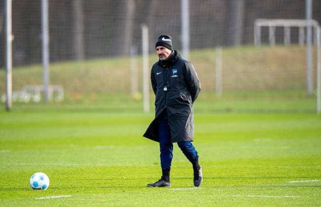 Fussball, Herren, Saison 2024 25, 2. Bundesliga, Hertha BSC, Training, Trainer Cristian Fiel (Hertha BSC), 02.01. 2025,