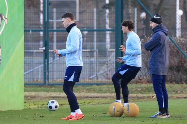 DEU, DFL, 2. FBL Hertha BSC, Training, 02.01.2025, Sportforum, Berlin, DEU, DFL, 2. FBL Hertha BSC, Training, im Bild Fabian Reese (Hertha BSC Berlin 11), Linus Gechter (Hertha BSC Berlin 44) DFL - regulations prohibit any use of Photographs as image sequences and or quasi-video Foto: Juergen Engler nordphoto GmbH nordphotoxGmbHx xEngler nph00076