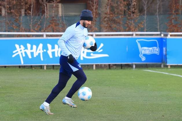 DEU, DFL, 2. FBL Hertha BSC, Training, 02.01.2025, Sportforum, Berlin, DEU, DFL, 2. FBL Hertha BSC, Training, im Bild Kevin Sessa (Hertha BSC Berlin 8) DFL - regulations prohibit any use of Photographs as image sequences and or quasi-video Foto: Juergen Engler nordphoto GmbH