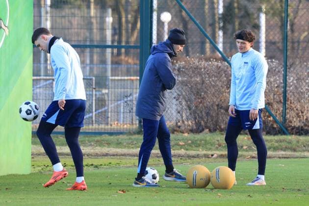DEU, DFL, 2. FBL Hertha BSC, Training, 02.01.2025, Sportforum, Berlin, DEU, DFL, 2. FBL Hertha BSC, Training, im Bild Fabian Reese (Hertha BSC Berlin 11), Linus Gechter (Hertha BSC Berlin 44) DFL - regulations prohibit any use of Photographs as image sequences and or quasi-video Foto: Juergen Engler nordphoto GmbH