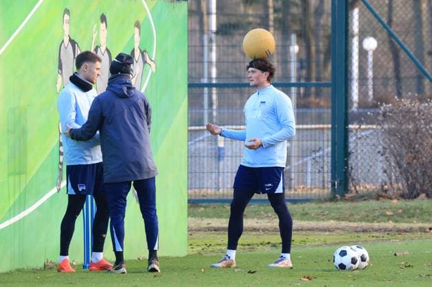 DEU, DFL, 2. FBL Hertha BSC, Training, 02.01.2025, Sportforum, Berlin, DEU, DFL, 2. FBL Hertha BSC, Training, im Bild Fabian Reese (Hertha BSC Berlin 11), Linus Gechter (Hertha BSC Berlin 44) DFL - regulations prohibit any use of Photographs as image sequences and or quasi-video Foto: Juergen Engler nordphoto GmbH