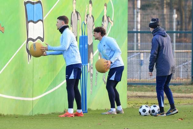 DEU, DFL, 2. FBL Hertha BSC, Training, 02.01.2025, Sportforum, Berlin, DEU, DFL, 2. FBL Hertha BSC, Training, im Bild Fabian Reese (Hertha BSC Berlin 11), Linus Gechter (Hertha BSC Berlin 44) DFL - regulations prohibit any use of Photographs as image sequences and or quasi-video Foto: Juergen Engler nordphoto GmbH