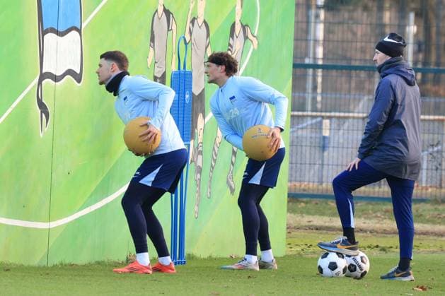 DEU, DFL, 2. FBL Hertha BSC, Training, 02.01.2025, Sportforum, Berlin, DEU, DFL, 2. FBL Hertha BSC, Training, im Bild Fabian Reese (Hertha BSC Berlin 11), Linus Gechter (Hertha BSC Berlin 44) DFL - regulations prohibit any use of Photographs as image sequences and or quasi-video Foto: Juergen Engler nordphoto GmbH