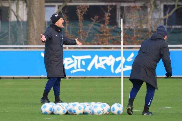 DEU, DFL, 2. FBL Hertha BSC, Training, 02.01.2025, Sportforum, Berlin, DEU, DFL, 2. FBL Hertha BSC, Training, im Bild Cheftrainer Cristian Fiel (Hertha BSC Berlin) DFL - regulations prohibit any use of Photographs as image sequences and or quasi-video Foto: Juergen Engler nordphoto GmbH