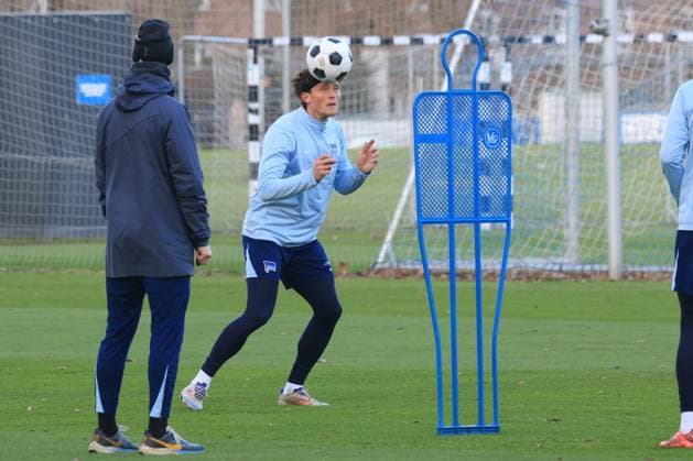 DEU, DFL, 2. FBL Hertha BSC, Training, 02.01.2025, Sportforum, Berlin, DEU, DFL, 2. FBL Hertha BSC, Training, im Bild Fabian Reese (Hertha BSC Berlin 11) DFL - regulations prohibit any use of Photographs as image sequences and or quasi-video Foto: Juergen Engler nordphoto GmbH