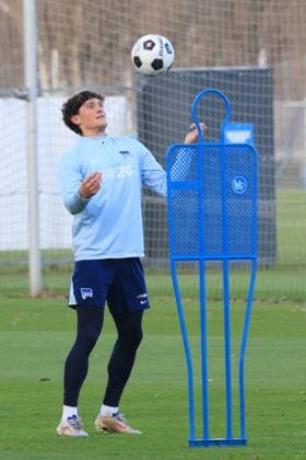 DEU, DFL, 2. FBL Hertha BSC, Training, 02.01.2025, Sportforum, Berlin, DEU, DFL, 2. FBL Hertha BSC, Training, im Bild Fabian Reese (Hertha BSC Berlin 11) DFL - regulations prohibit any use of Photographs as image sequences and or quasi-video Foto: Juergen Engler nordphoto GmbH
