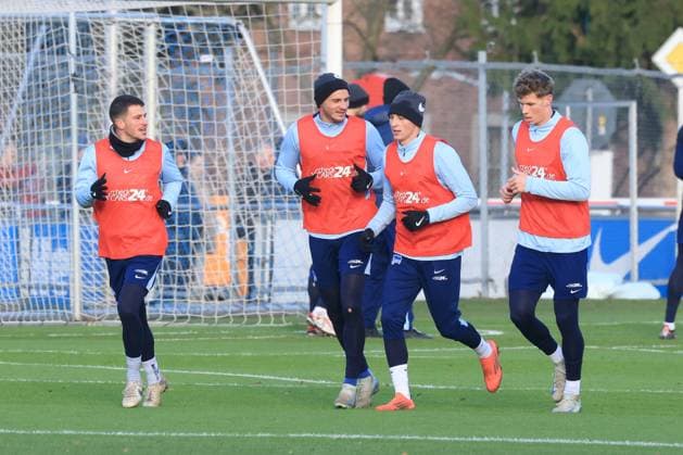 DEU, DFL, 2. FBL Hertha BSC, Training, 02.01.2025, Sportforum, Berlin, DEU, DFL, 2. FBL Hertha BSC, Training, im Bild Hertha-Spielerkreis, Diego Demme (Hertha BSC Berlin 6), Marton Dardai (Hertha BSC Berlin 31), Palko Dardai (Hertha BSC Berlin 20), Luca Schuler (Hertha BSC Berlin 18) DFL - regulations prohibit any use of Photographs as image sequences and or quasi-video Foto: Juergen Engler nordphoto GmbH