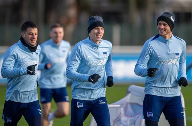 Fussball, Herren, Saison 2024 25, 2. Bundesliga, Hertha BSC, Training, v.l. Diego Demme (Hertha BSC), Palko Dardai (Hertha BSC), Marton Dardai (Hertha BSC), 02.01. 2025,