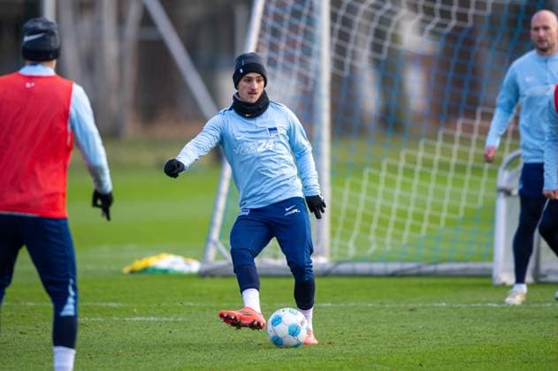 Fussball, Herren, Saison 2024 25, 2. Bundesliga, Hertha BSC, Training, Michal Karbownik (Hertha BSC), 02.01. 2025,
