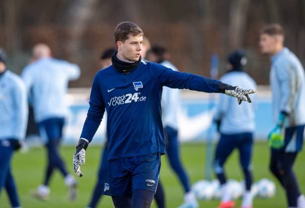 Fussball, Herren, Saison 2024 25, 2. Bundesliga, Hertha BSC, Training, Torhüter Tjark Ernst (Hertha BSC), 02.01. 2025,