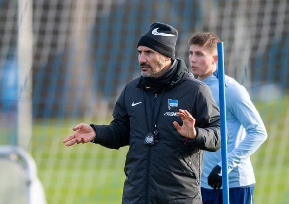 Fussball, Herren, Saison 2024 25, 2. Bundesliga, Hertha BSC, Training, Trainer Cristian Fiel (Hertha BSC), 02.01. 2025,