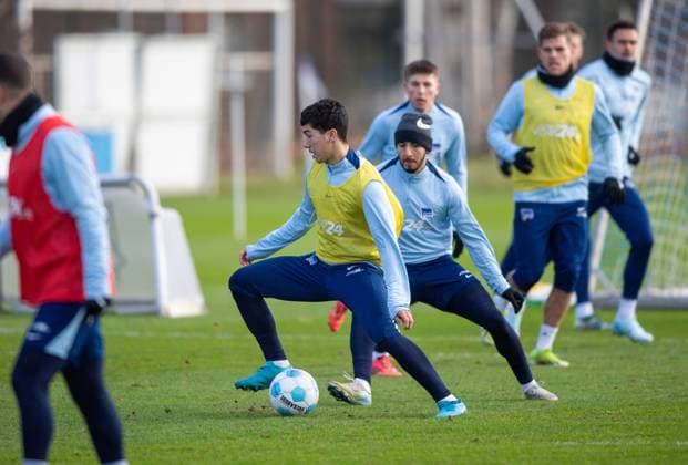 Fussball, Herren, Saison 2024 25, 2. Bundesliga, Hertha BSC, Training, v.l. Ibrahim Maza (Hertha BSC), Kevin Sessa (Hertha BSC), 02.01. 2025,