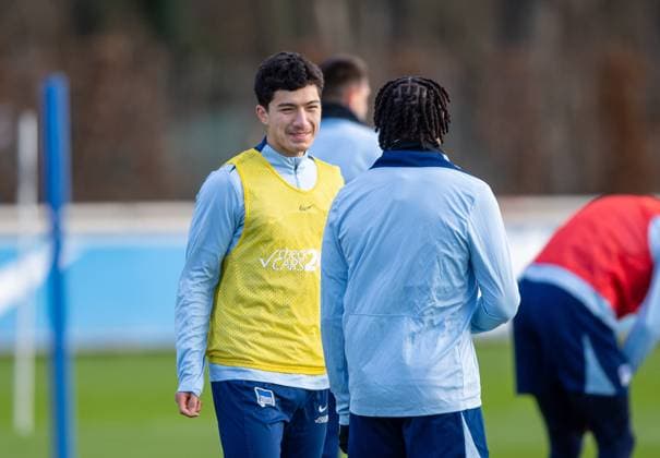 Fussball, Herren, Saison 2024 25, 2. Bundesliga, Hertha BSC, Training, v.l. Ibrahim Maza (Hertha BSC), Deyovaisio Zeefuik (Hertha BSC), 02.01. 2025,