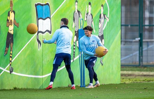 Fussball, Herren, Saison 2024 25, 2. Bundesliga, Hertha BSC, Training, v.l. Linus Gechter (Hertha BSC), Fabian Reese (Hertha BSC), 02.01. 2025,