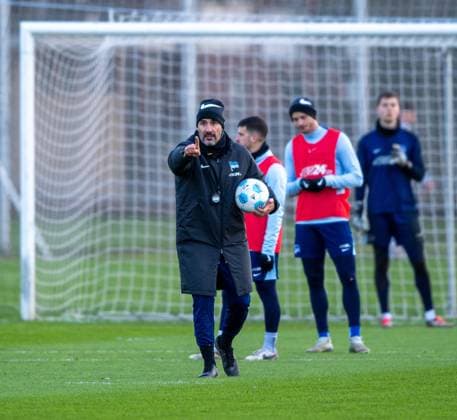 Fussball, Herren, Saison 2024 25, 2. Bundesliga, Hertha BSC, Training, Trainer Cristian Fiel (Hertha BSC), 02.01. 2025,