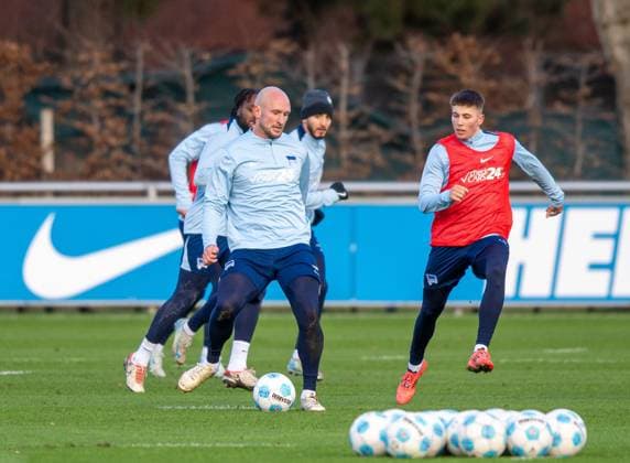 Fussball, Herren, Saison 2024 25, 2. Bundesliga, Hertha BSC, Training, v.l. Toni Leistner (Hertha BSC), Gustav Christensen (Hertha BSC), 02.01. 2025,