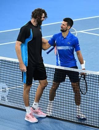 Sport Themen der Woche KW01 Sport Bilder des Tages TENNIS BRISBANE INTERNATIONAL, Reilly Opelka (left) of the USA is congratulated by Novak Djokovic (right) of Serbia after winning the Brisbane International Quarter Final match between Novak Djokovic of Serbia and Reilly Opelka of the USA at Queensland Tennis Centre in Brisbane, Friday, January 3, 2025. ( NO ARCHIVING, EDITORIAL USE ONLY, NO USE IN BOOKS WITHOUT CONSENT BRISBANE QUEENSLAND AUSTRALIA  Copyright: xDARRENxENGLANDx 20250103116312083747