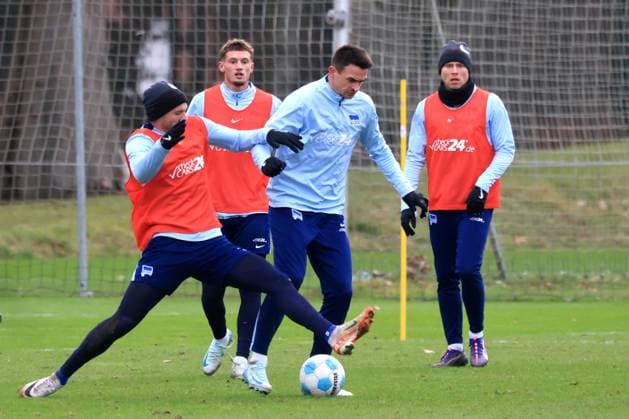 DEU, DFL, 2. FBL Hertha BSC, Training, 03.01.2025, Sportforum, Berlin, DEU, DFL, 2. FBL Hertha BSC, Training, im Bild Marton Dardai (Hertha BSC Berlin 31), Smail Prevljak (Hertha BSC Berlin 9), Michael Cuisance (Hertha BSC Berlin 27), Jon Dabur Thorsteinsson (Hertha BSC Berlin 24) DFL - regulations prohibit any use of Photographs as image sequences and or quasi-video Foto: Juergen Engler nordphoto GmbH
