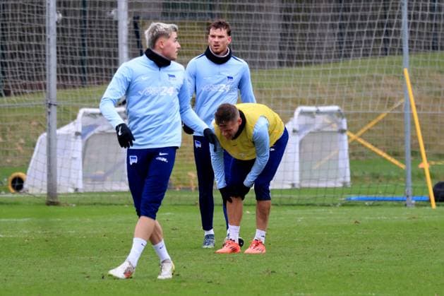 DEU, DFL, 2. FBL Hertha BSC, Training, 03.01.2025, Sportforum, Berlin, DEU, DFL, 2. FBL Hertha BSC, Training, im Bild Marten Winkler (Hertha BSC Berlin 22), Pascal Klemens (Hertha BSC Berlin 41), Florian Niederlechner (Hertha BSC Berlin 7) DFL - regulations prohibit any use of Photographs as image sequences and or quasi-video Foto: Juergen Engler nordphoto GmbH