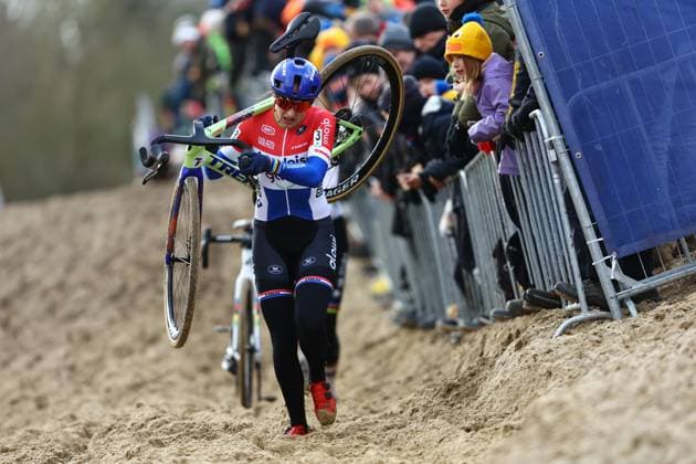 Dutch Lucinda Brand pictured during the women s elite race at the World Cup cyclocross cycling event in Dendermonde, Belgium, stage 9 (out of 12) of the UCI World Cup cyclocross competition, Friday 03 January 2025. DAVIDxPINTENS  x109564695x
