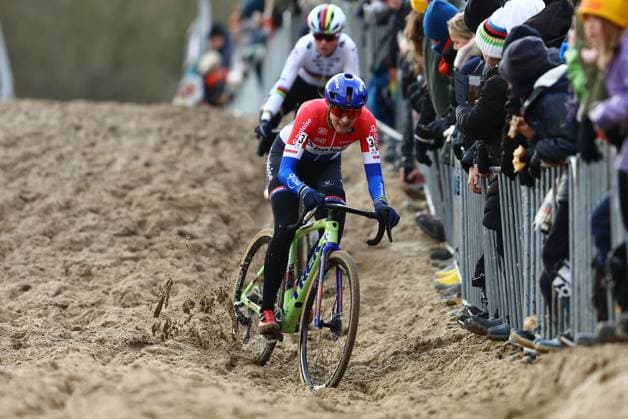 Dutch Lucinda Brand pictured during the women s elite race at the World Cup cyclocross cycling event in Dendermonde, Belgium, stage 9 (out of 12) of the UCI World Cup cyclocross competition, Friday 03 January 2025. DAVIDxPINTENS  x109564920x