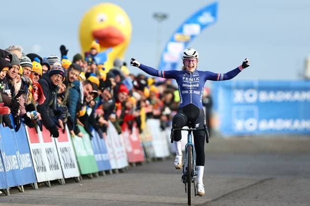 Sport Bilder des Tages Dutch Puck Pieterse celebrates as he crosses the finish line to win the women s elite race at the World Cup cyclocross cycling event in Dendermonde, Belgium, stage 9 (out of 12) of the UCI World Cup cyclocross competition, Friday 03 January 2025. DAVIDxPINTENS  x109565382x