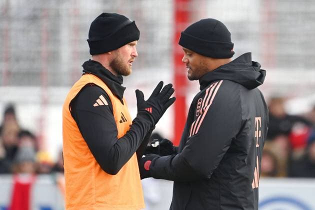 Trainer Vincent KOMPANY (Bayern Muenchen), Eric DIER (Bayern Muenchen). Oeffentliches Training FC Bayern Muenchen auf dem Trainingsgelaende an der Saebener Strasse am 03.01.2025 Fussball 1. Bundesliga,Saison 2024 2025