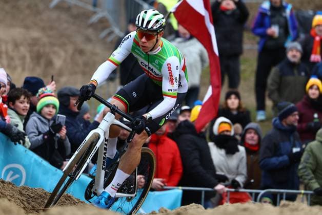 Belgian Laurens Sweeck pictured in action during the men s elite race at the World Cup cyclocross cycling event in Dendermonde, Belgium, stage 9 (out of 12) of the UCI World Cup cyclocross competition, . DAVIDxPINTENS  x109568304x