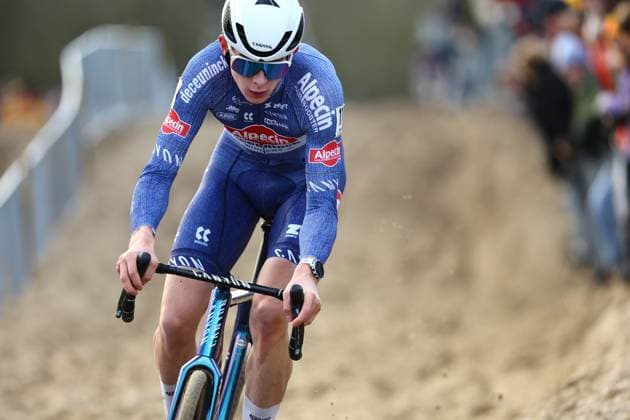 Belgian Niels Vandeputte pictured in action during the men s elite race at the World Cup cyclocross cycling event in Dendermonde, Belgium, stage 9 (out of 12) of the UCI World Cup cyclocross competition, . DAVIDxPINTENS  x109570149x