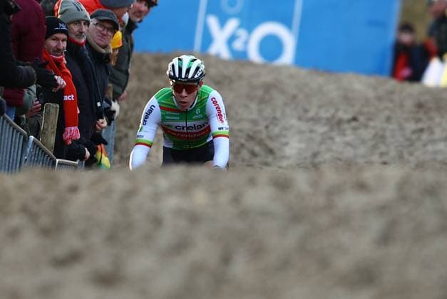 Belgian Laurens Sweeck pictured in action during the men s elite race at the World Cup cyclocross cycling event in Dendermonde, Belgium, stage 9 (out of 12) of the UCI World Cup cyclocross competition, . DAVIDxPINTENS  x109570616x