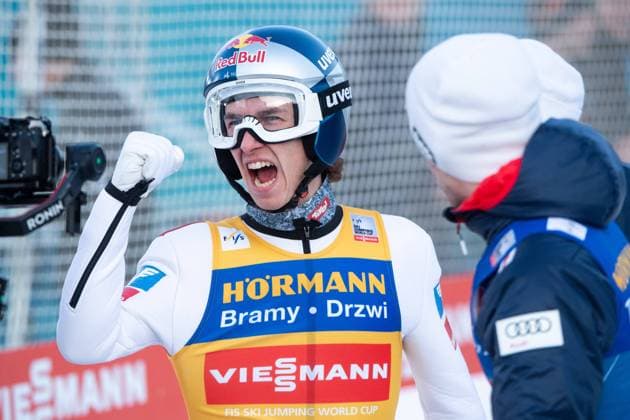Bilder des Jahres 2025, Sport 01 Januar Sport Themen der Woche KW01 Sport Bilder des Tages TSCHOFENIG Daniel (Oesterreich) jubelt im Ziel, AUT, FIS Viessmann Skisprung Weltcup, Vierschanzentournee Bergiselspringen Innsbruck, Wettkampf Einzelspringen, Saison 2024 2025, 04.01.2025 AUT, FIS Viessmann Skisprung Weltcup, Vierschanzentournee Bergiselspringen Innsbruck, Wettkampf Einzelspringen, Saison 2024 2025, 04.01.2025 Innsbruck *** TSCHOFENIG Daniel Oesterreich celebrates at the finish, AUT, FIS Viessmann Ski Jumping World Cup, Four Hills Tournament Bergisel Ski Jumping Innsbruck, individual ski jumping competition, 2024 2025 season, 04 01 2025 AUT, FIS Viessmann Ski Jumping World Cup, Four Hills Tournament Bergisel Ski Jumping Innsbruck, individual ski jumping competition, 2024 2025 season, 04 01 2025 Innsbruck Copyright: xEibner-Pressefoto Memmlerx EP_MMR
