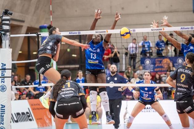 Jade Cholet (SC Potsdam, 24) vs. Krystal Rivers (Allianz MTV Stuttgart, 13) GER, Allianz MTV Stuttgart - SC Potsdam, Volleyball Bundesliga, VBL, Spielzeit 2024 2025, 04.01.2025 GER, Allianz MTV Stuttgart - SC Potsdam, Volleyball Bundesliga, VBL, Spielzeit 2024 2025, 04.01.2025 Stuttgart Copyright: xSandyxDinkelackerx EP_SDR