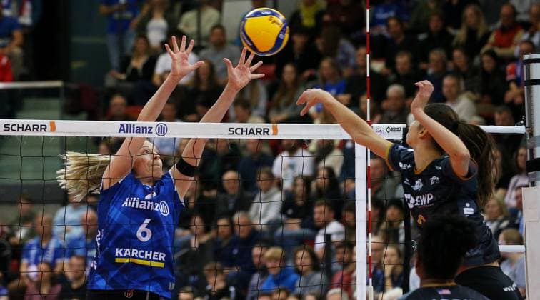 BAU 04.01.2025 Stuttgart Volleyball Allianz MTV Stuttgart vs. SC Potsdam, Toni Stautz (Stuttgart, links)