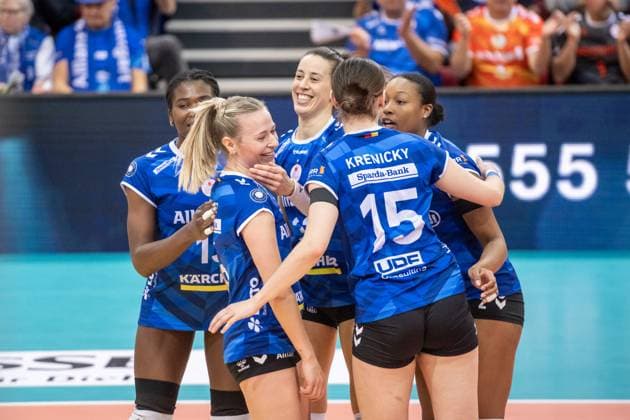 Krystal Rivers (Allianz MTV Stuttgart, 13), Antonia Stautz (Allianz MTV Stuttgart, 06), Maria Segura Pallares (Allianz MTV Stuttgart, 33), Charlotte Krenicky (Allianz MTV Stuttgart, 15), Breland Morrissette (Allianz MTV Stuttgart, 02), vlnr. - Freude, Jubel GER, Allianz MTV Stuttgart - SC Potsdam, Volleyball Bundesliga, VBL, Spielzeit 2024 2025, 04.01.2025 GER, Allianz MTV Stuttgart - SC Potsdam, Volleyball Bundesliga, VBL, Spielzeit 2024 2025, 04.01.2025 Stuttgart Copyright: xSandyxDinkelackerx EP_SDR