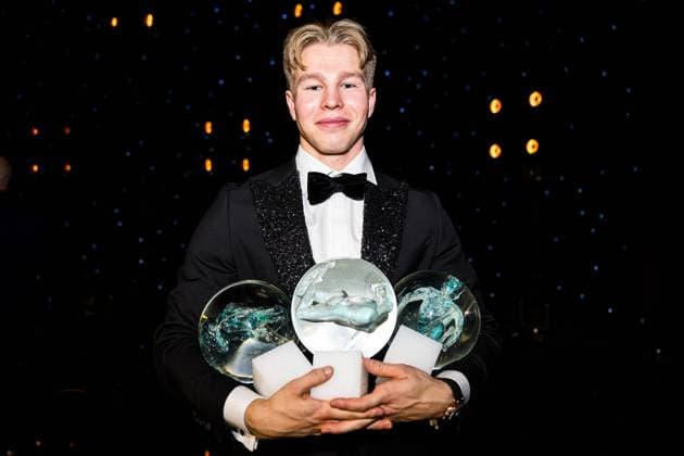 Bilder des Jahres 2025, Sport 01 Januar Sport Themen der Woche KW01 Sport Bilder des Tages 250104 Markus Rooth poses with his awards after Idrettsgallaen on January 4, 2025 in Trondheim. Photo: Marius Simensen BILDBYRAN Cop 238 award show bbeng idrettsgalla idrettsgallaen *** 250104 Markus Rooth poses with his awards after Idrettsgallaen on January 4, 2025 in Trondheim Photo Marius Simensen BILDBYRAN Cop 238 award show bbeng idrettsgalla idrettsgallaen  Copyright: MARIUSxSIMENSEN BB250104ZG055