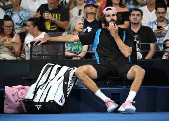 Sport Themen der Woche KW01 Sport Bilder des Tages TENNIS BRISBANE INTERNATIONAL, Reilly Opelka of the USA is seen after pulling out of the Final of the Brisbane International final between Reilly Opelka of the USA and Jiri Lehecka of the Czech Republic at Queensland Tennis Centre in Brisbane, Sunday, January 5, 2025. ( NO ARCHIVING, EDITORIAL USE ONLY, NO USE IN BOOKS WITHOUT CONSENT BRISBANE QUEENSLAND AUSTRALIA  Copyright: xDARRENxENGLANDx 20250105123730022603
