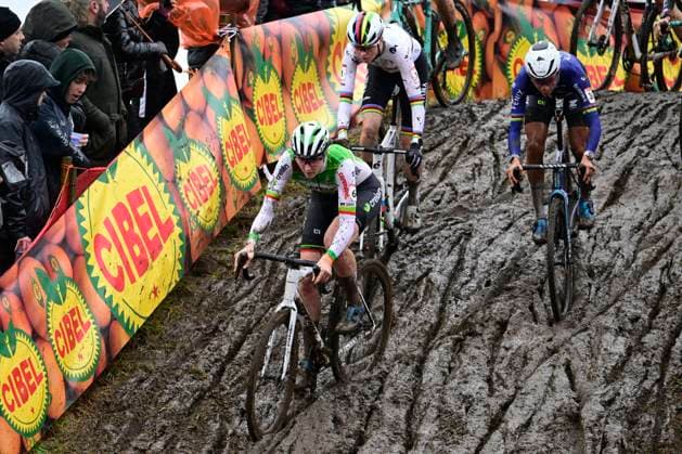 UCI Cyclocross World Cup Dendermonde 2025 DENDERMONDE, BELGIUM - JANUARY 05 : Bakker Manon (NED) of Crelan - Corendon, Van Empel Fem (NED) of Visma Lease A Bike and Alvarado Ceylin Del Carmen (NED) of Alpecin-Deceuninck during the 9th leg of the UCI Cyclocross World Cup series 2024-2025 in Dendermonde, Belgium, 05 01 2025 Dendermonde Belgium  Copyright: xPeterxDexVoechtx