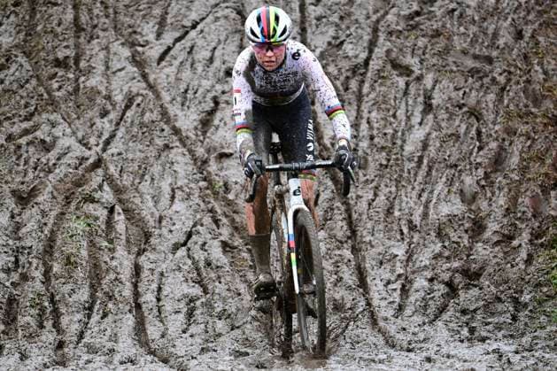 Sport Bilder des Tages UCI Cyclocross World Cup Dendermonde 2025 DENDERMONDE, BELGIUM - JANUARY 05 : Van Empel Fem (NED) of Visma Lease A Bike during the 9th leg of the UCI Cyclocross World Cup series 2024-2025 in Dendermonde, Belgium, 05 01 2025 Dendermonde Belgium  Copyright: xPeterxDexVoechtx