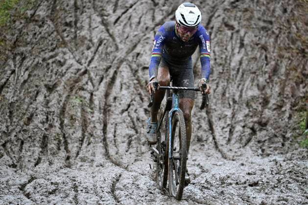 UCI Cyclocross World Cup Dendermonde 2025 DENDERMONDE, BELGIUM - JANUARY 05 : Alvarado Ceylin Del Carmen (NED) of Alpecin-Deceuninck during the 9th leg of the UCI Cyclocross World Cup series 2024-2025 in Dendermonde, Belgium, 05 01 2025 Dendermonde Belgium  Copyright: xPeterxDexVoechtx