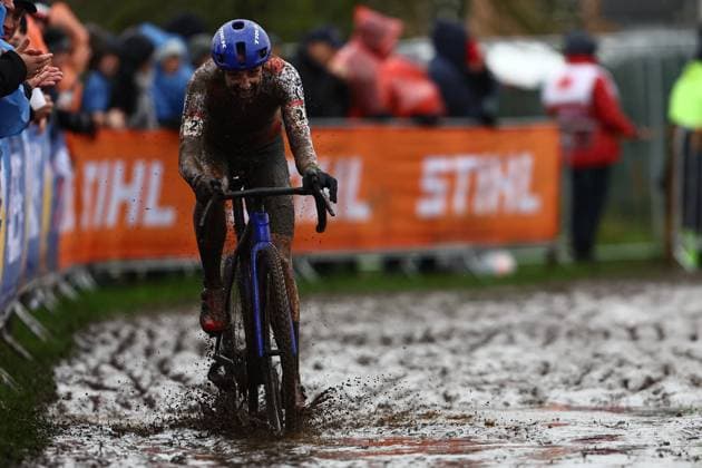 Dutch Lucinda Brand pictured in action during the women s elite race at the World Cup cyclocross cycling event in Dendermonde, Belgium, stage 9 (out of 12) of the UCI World Cup cyclocross competition, Sunday 05 January 2025. DAVIDxPINTENS  x109683786x