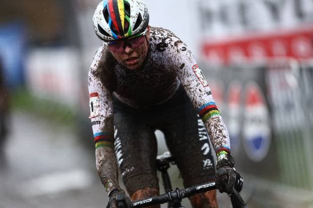 Dutch Fem Van Empel pictured in action during the women s elite race at the World Cup cyclocross cycling event in Dendermonde, Belgium, stage 9 (out of 12) of the UCI World Cup cyclocross competition, Sunday 05 January 2025. DAVIDxPINTENS  x109683795x