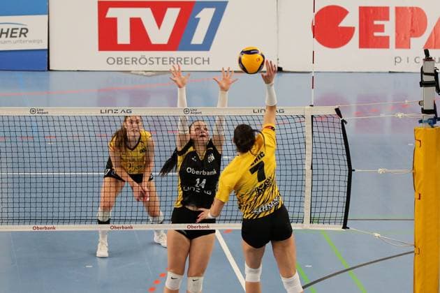 05.01.2025, Linz, AUT, Unterwegs in Oberösterreich, Oberbank Steelvolleys Linz Steg, VB NÖ Sokol Post, VB NOE Sokol Post, AVLW, AVL, Austrian Volleyball League Woman, Volleyball, Volleyball Woman, Volleyball Liga, SNMS Kleinmünchen, Linz, Oberösterreich, Austria, im Bild Magdalena SchmolmuÌˆller, Magdalena Schmolmueller, Steelvolleys, Linz Aida Mehic, NOÌˆ Sokol Post,