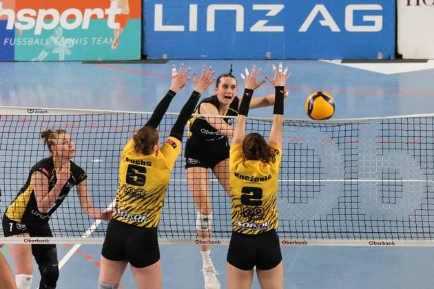 05.01.2025, Linz, AUT, Unterwegs in Oberösterreich, Oberbank Steelvolleys Linz Steg, VB NÖ Sokol Post, VB NOE Sokol Post, AVLW, AVL, Austrian Volleyball League Woman, Volleyball, Volleyball Woman, Volleyball Liga, SNMS Kleinmünchen, Linz, Oberösterreich, Austria, im Bild Sina Fuchs, VB NOÌˆ Sokol Post, Carmen Raab, Steelvolleys, Linz Steg,