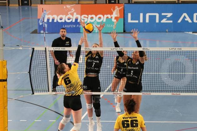 05.01.2025, Linz, AUT, Unterwegs in Oberösterreich, Oberbank Steelvolleys Linz Steg, VB NÖ Sokol Post, VB NOE Sokol Post, AVLW, AVL, Austrian Volleyball League Woman, Volleyball, Volleyball Woman, Volleyball Liga, SNMS Kleinmünchen, Linz, Oberösterreich, Austria, im Bild Sina Fuchs, VB NOÌˆ Sokol Post, Victoria Deisl, Steelvolleys, Linz Steg,
