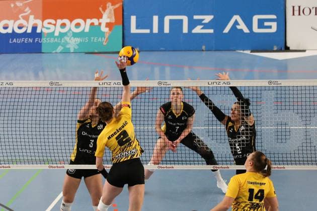 05.01.2025, Linz, AUT, Unterwegs in Oberösterreich, Oberbank Steelvolleys Linz Steg, VB NÖ Sokol Post, VB NOE Sokol Post, AVLW, AVL, Austrian Volleyball League Woman, Volleyball, Volleyball Woman, Volleyball Liga, SNMS Kleinmünchen, Linz, Oberösterreich, Austria, im Bild Tijana Knezevic, VB NOÌˆ Sokol Post, Carmen Raab, Steelvolleys, Linz Steg,