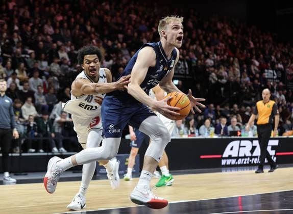 Sport Themen der Woche KW01 Sport Bilder des Tages 05.01.2025 - Basketball - Saison 2024 2025 - 2. Bundesliga Pro-A - 17. Spieltag: Nürnberg Falcons Basketball Club NBC - Dresden Titans - Sportfoto Zink DaMa - xdaxmax - Evan Taylor (10, Nürnberg Falcons BC NBC ) Lukas Zerner (11, Dresden Titans) *** 05 01 2025 Basketball Season 2024 2025 2 Bundesliga Pro A 17 Matchday Nuremberg Falcons Basketball Club NBC Dresden Titans Sportfoto Zink DaMa xdaxmax Evan Taylor 10, Nuremberg Falcons BC NBC Lukas Zerner 11, Dresden Titans