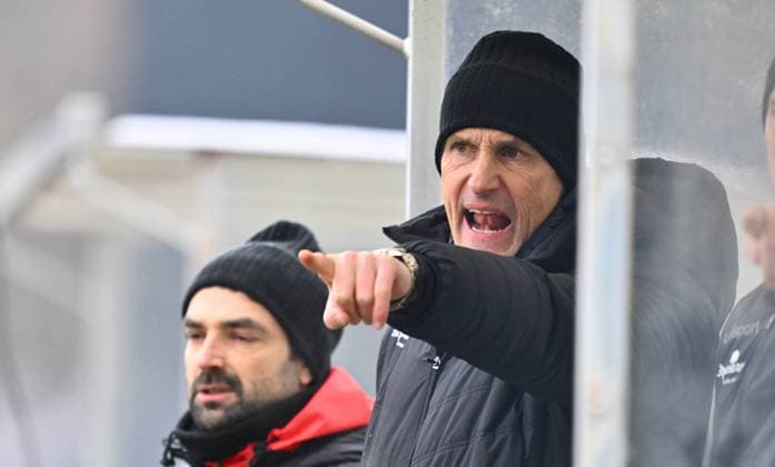 05.01.2025 - Fussball - Saison 2024 2025 - Testspiel Freundschaftsspiel Vorbereitungsspiel : SpVgg Greuther Fürth ( Kleeblatt ) - SpVgg Unterhaching - - xwoxzix - Heiko Herrlich ( Trainer SpVgg Unterhaching ) zeigt deutet ruft schreit brüllt