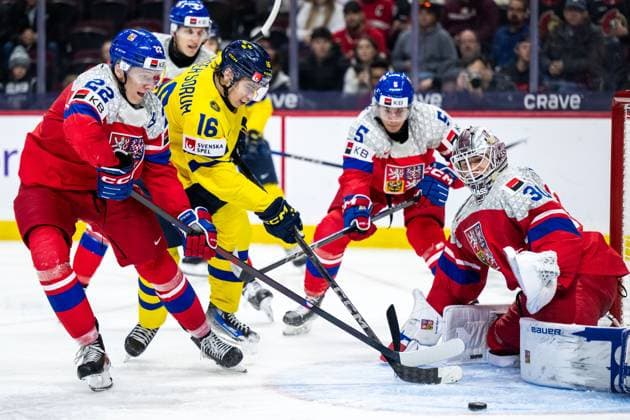Sport Themen der Woche KW01 Sport Bilder des Tages 250105 Vojtech Hradec, Adam Jiricek and goaltender Michael Hrabal of Czech Republic and Felix Unger Sörum of Sweden during the 2025 IIHF World Junior Championship bronze medal game between Sweden and Czech Republic on January 5, 2025 in Ottawa. Photo: Mathias Bergeld BILDBYRAN kod MB MB1048 ishockey Ice hockey, Eishockey jvm junior-vm u20 2025 iihf world junior championship world juniors bronsmatch bronze medal game sverige sweden tjeckien czech republic 11 bbeng *** 250105 Vojtech Hradec, Adam Jiricek and goaltender Michael Hrabal of Czech Republic and Felix Unger Sörum of Sweden during the 2025 IIHF World Junior Championship bronze medal game between Sweden and Czech Republic on January 5, 2025 in Ottawa Photo Mathias Bergeld BILDBYRAN kod MB MB1048 ishockey ice hockey jvm junior vm u20 2025 iihf world junior championship world juniors bronsmatch bronze medal game sverige sweden tjeckien czech republic 11 bbeng  Copyright: MATHIASxBERGELD BB250105MB098