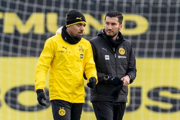 Sport Themen der Woche KW02 Sport Bilder des Tages 06.01.2025: Fußball: Training von Borussia Dortmund, Saison 2024 2025 auf dem Trainingsgelände in Brackel. Dortmunds Donyell Malen (l) spricht mit Trainer Nuri Sahin. *** 06 01 2025 Borussia Dortmund soccer training, 2024 2025 season at the training ground in Brackel Dortmunds Donyell Malen l talks to coach Nuri Sahin Copyright: xDavidxInderliedx
